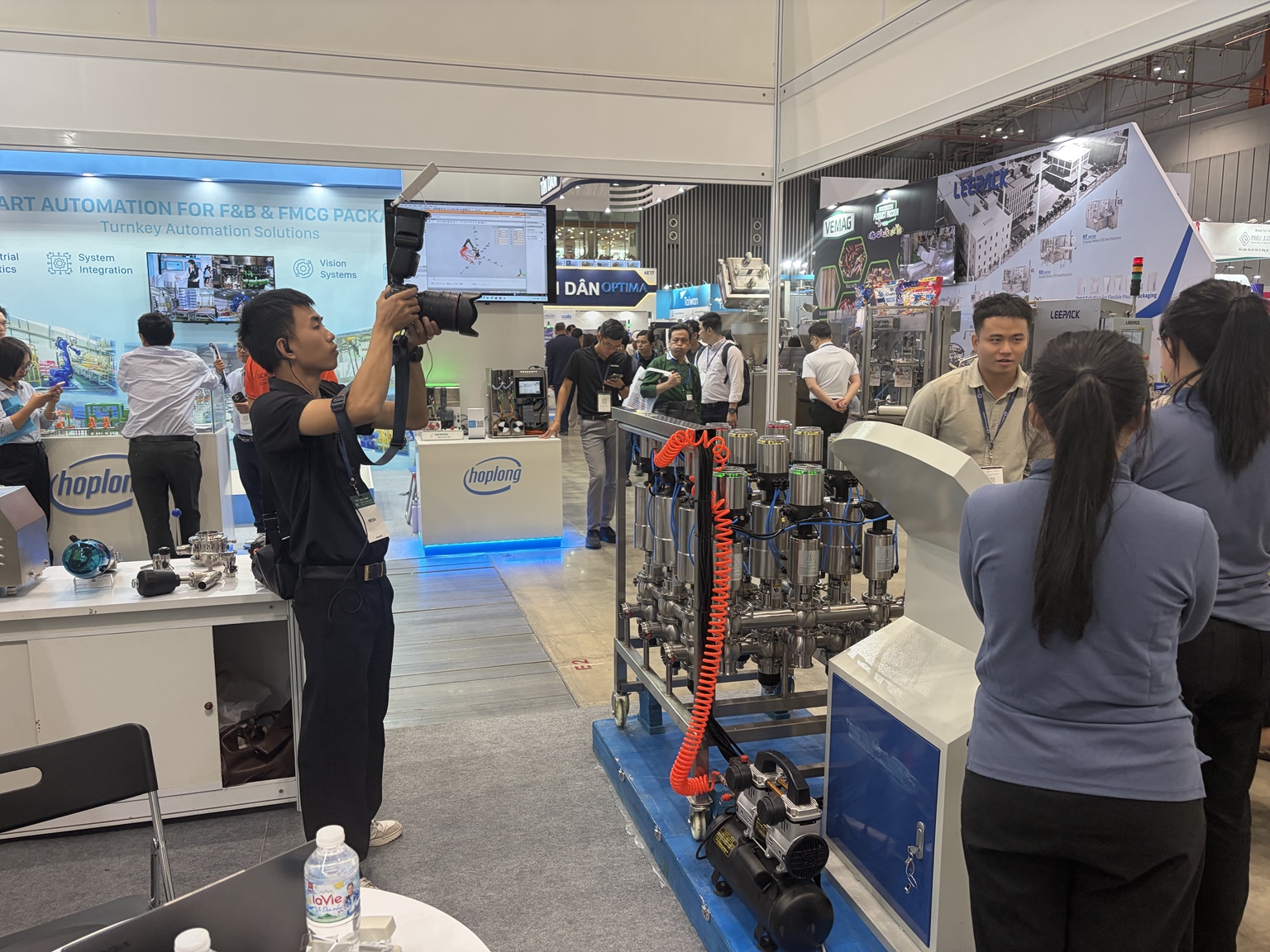 El colector de válvulas a prueba de mezclas SANSUN atrajo gran atención en la exposición de tecnología alimentaria ACGDY